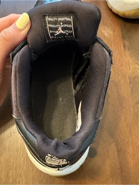 Youth 6Y Nike Air Jordan 11 Retro Low Sneakers Black Bleach Coral - Picture 6 of 9